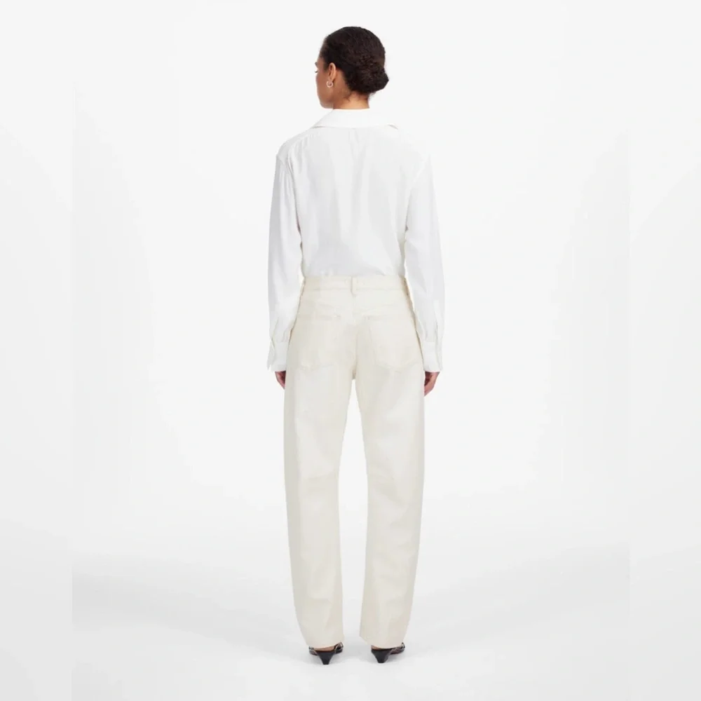 NWT Madewell The Darted Barrel Leg Jean
Size 33 - Picture 2 of 9